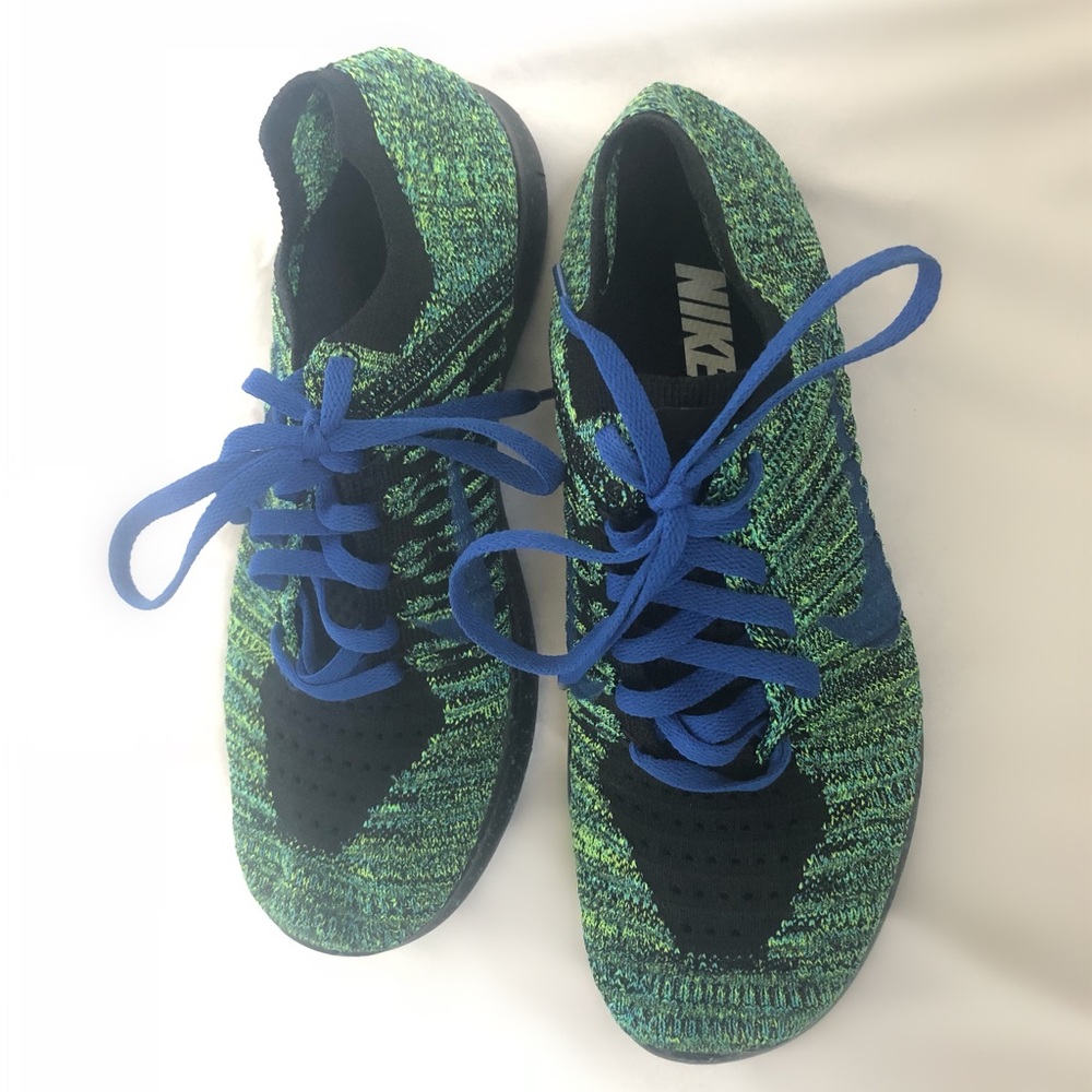NWOT NikeID Free Flyknit shoes